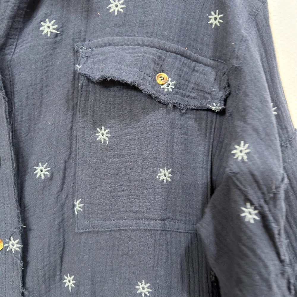 Easel Women's Navy‎ Button Down White Boho Embroidered Floral Chunky Shirt M EUC
